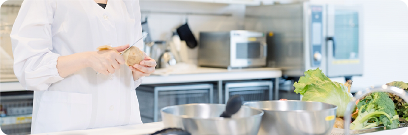 食事を作っている画像